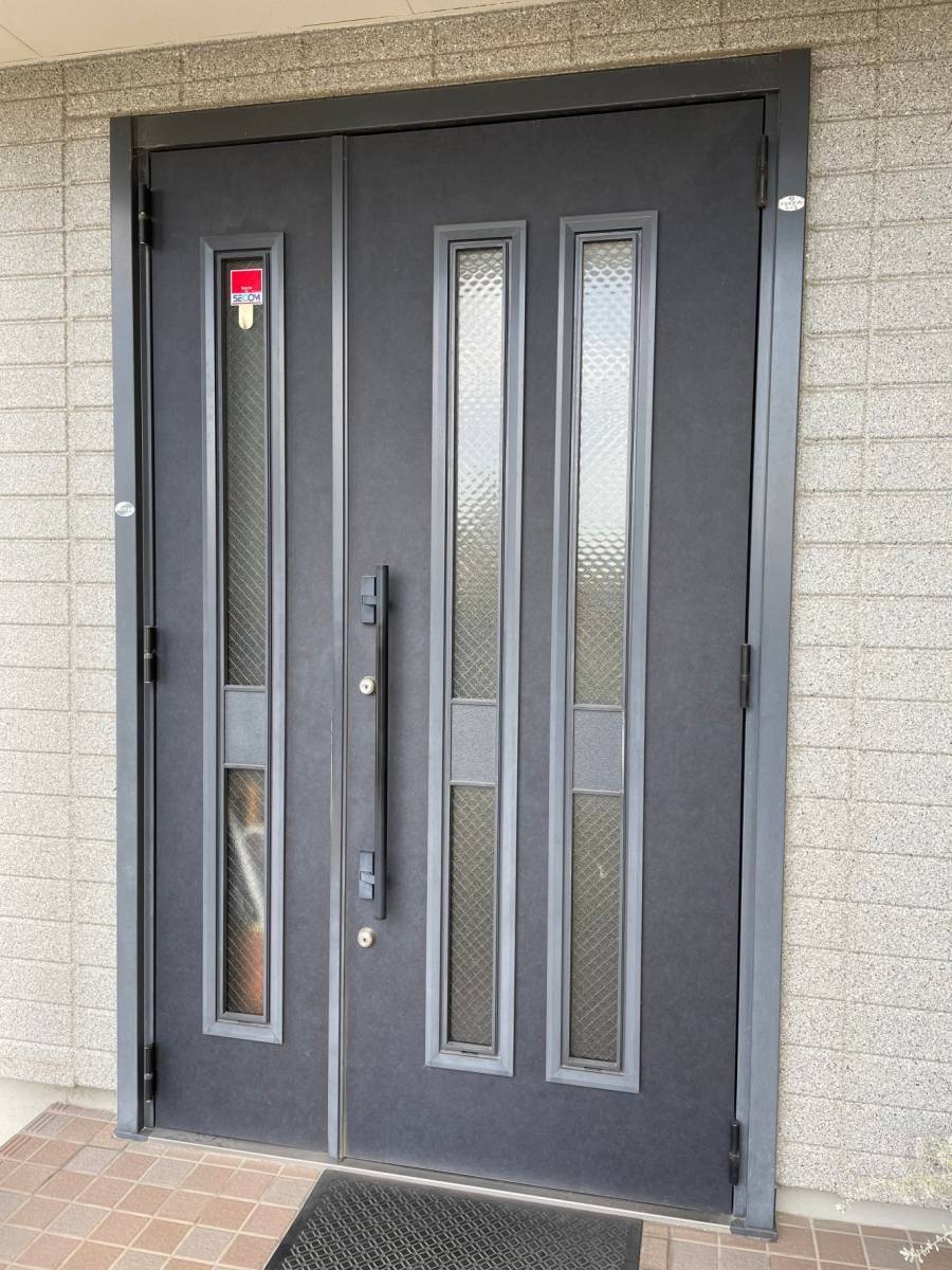城北トーヨー住器のリシェント玄関ドア　M83型  木目色の施工前の写真1