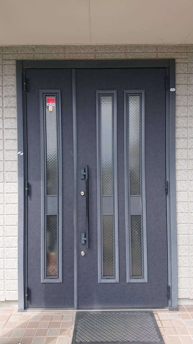 城北トーヨー住器のリシェント玄関ドア　M83型  木目色の施工前の写真2