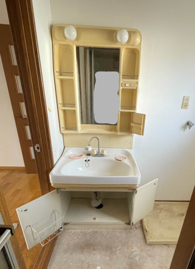 ウグイスヤトーヨー住器の洗面化粧台の取替え施工事例写真1