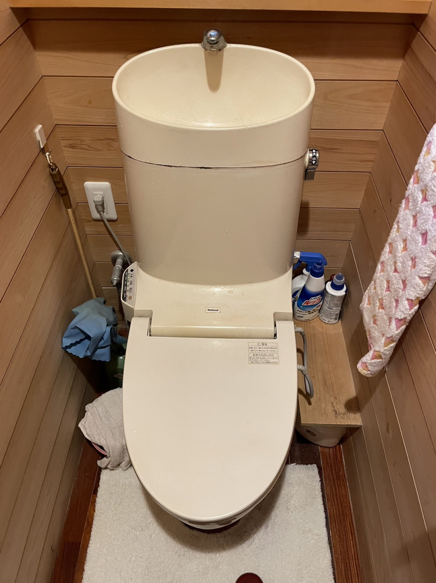 ウグイスヤトーヨー住器のトイレリフォームの施工前の写真1