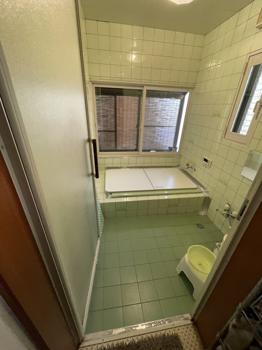 ウグイスヤトーヨー住器のタイルのお風呂もちょっとしたリフォームの施工前の写真3