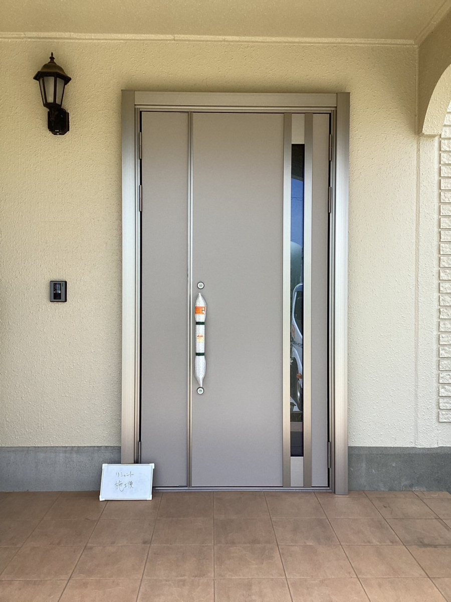 ウグイスヤトーヨー住器のお家の顔は玄関です!そして窓断熱も!!の施工後の写真1