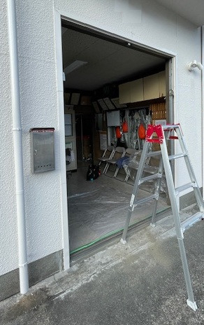 ウグイスヤトーヨー住器の店舗引き戸取替工事の施工前の写真2