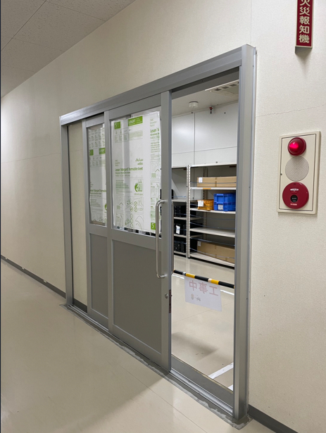 ウグイスヤトーヨー住器の両開きドアから2枚連動片引き戸へ交換の施工後の写真2