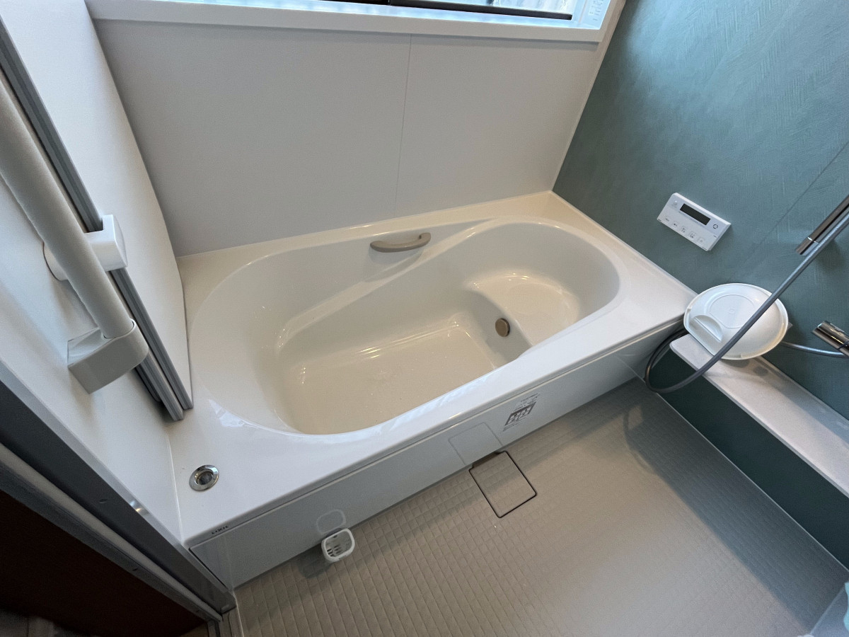 ウグイスヤトーヨー住器のタイルのお風呂からユニットバスへの施工後の写真3