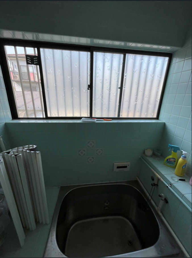 ウグイスヤトーヨー住器のタイルのお風呂からユニットバスへの施工前の写真2