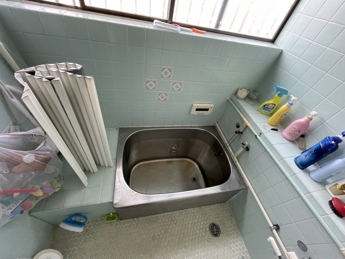 ウグイスヤトーヨー住器のタイルのお風呂からユニットバスへの施工前の写真3