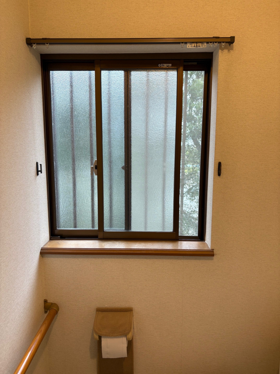 汐見サッシ販売の水廻りへの内窓設置の施工前の写真1