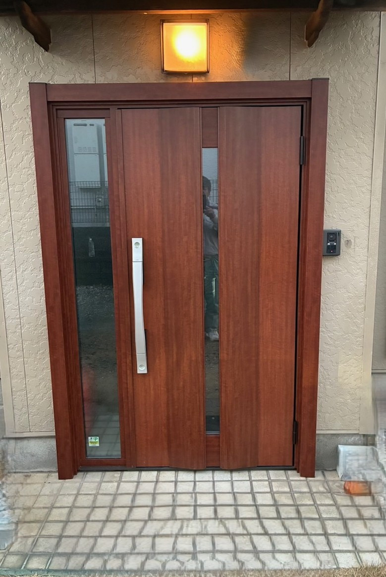 汐見サッシ販売の１Ｄａｙ　玄関リフォームの施工後の写真1