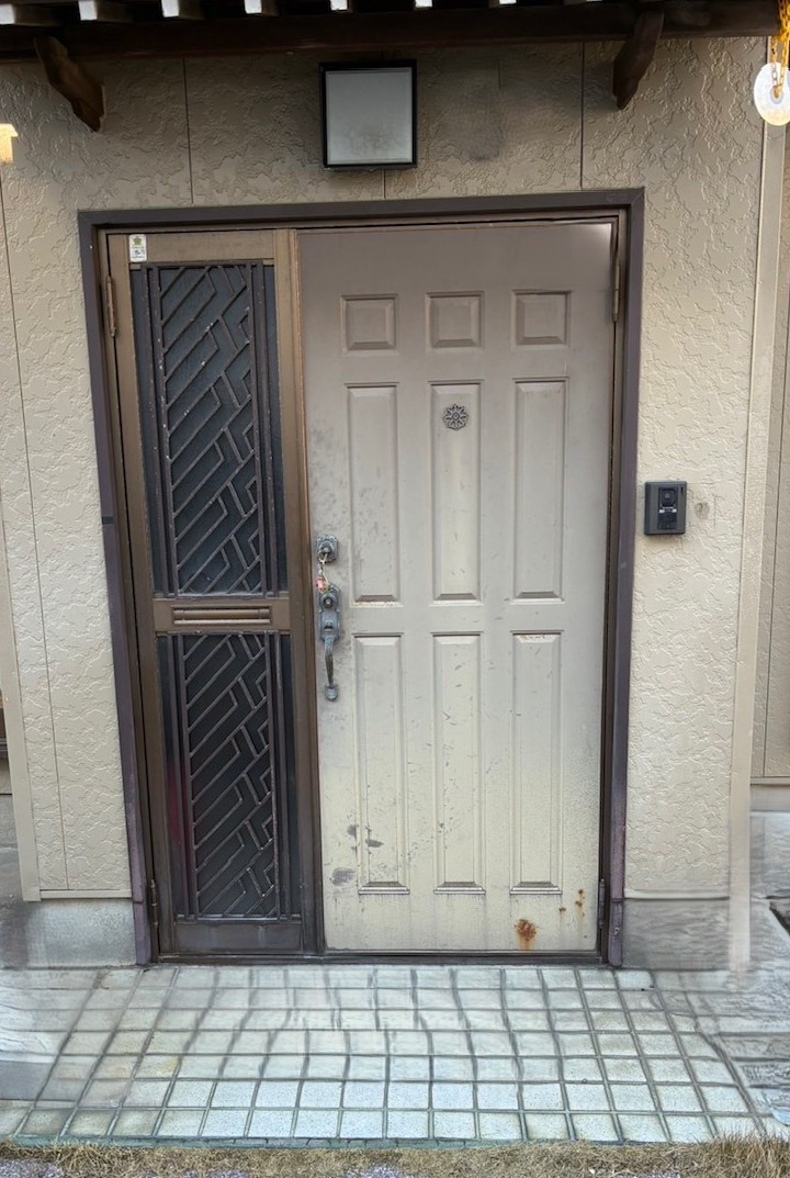 汐見サッシ販売の１Ｄａｙ　玄関リフォームの施工前の写真1