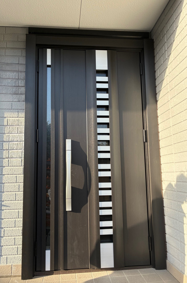 汐見サッシ販売のリシェント　断熱玄関ドアの施工後の写真1