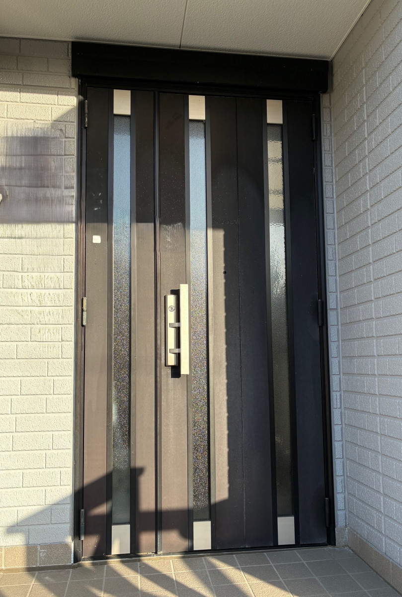 汐見サッシ販売のリシェント　断熱玄関ドアの施工前の写真1