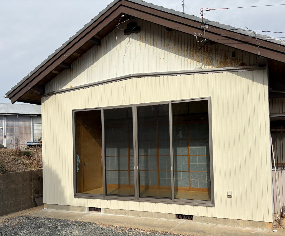 汐見サッシ販売のはつり工法による窓交換の施工後の写真1