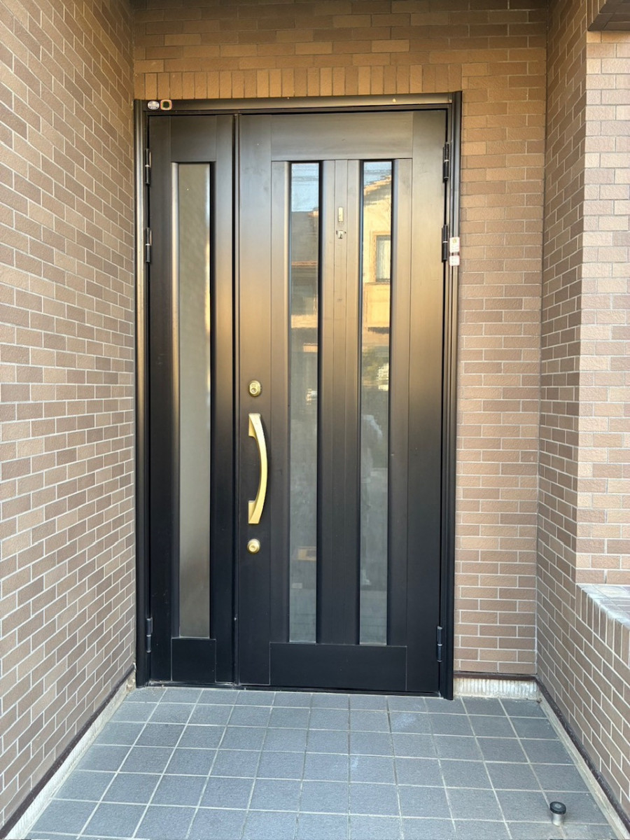 汐見サッシ販売のリシェント　玄関ドア交換の施工前の写真1