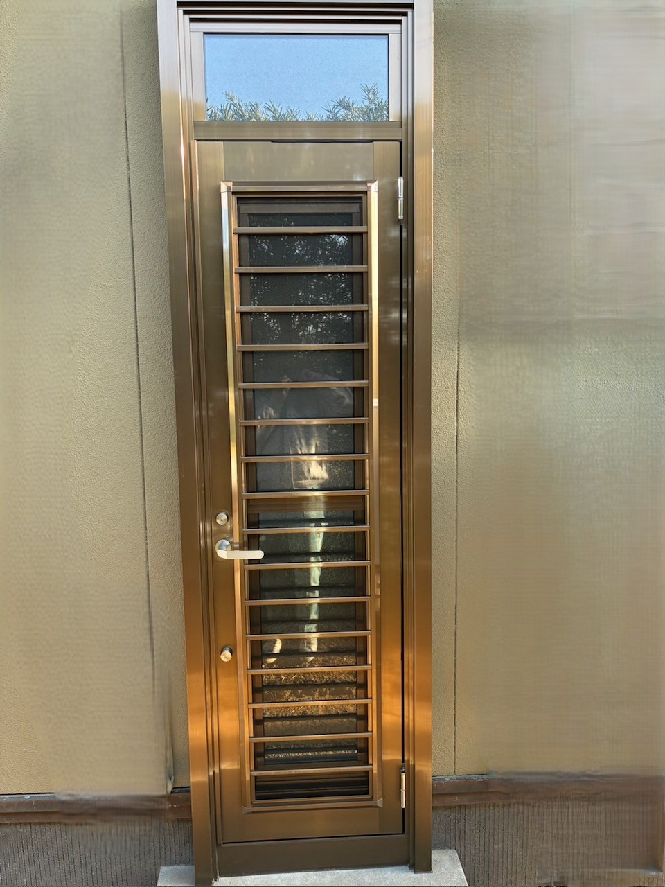 汐見サッシ販売の採風ドアから採風ドアへの施工後の写真1