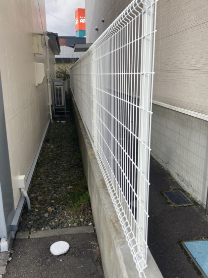 米塚硝子店のフェンス取付でプライバシー確保！！施工事例写真1