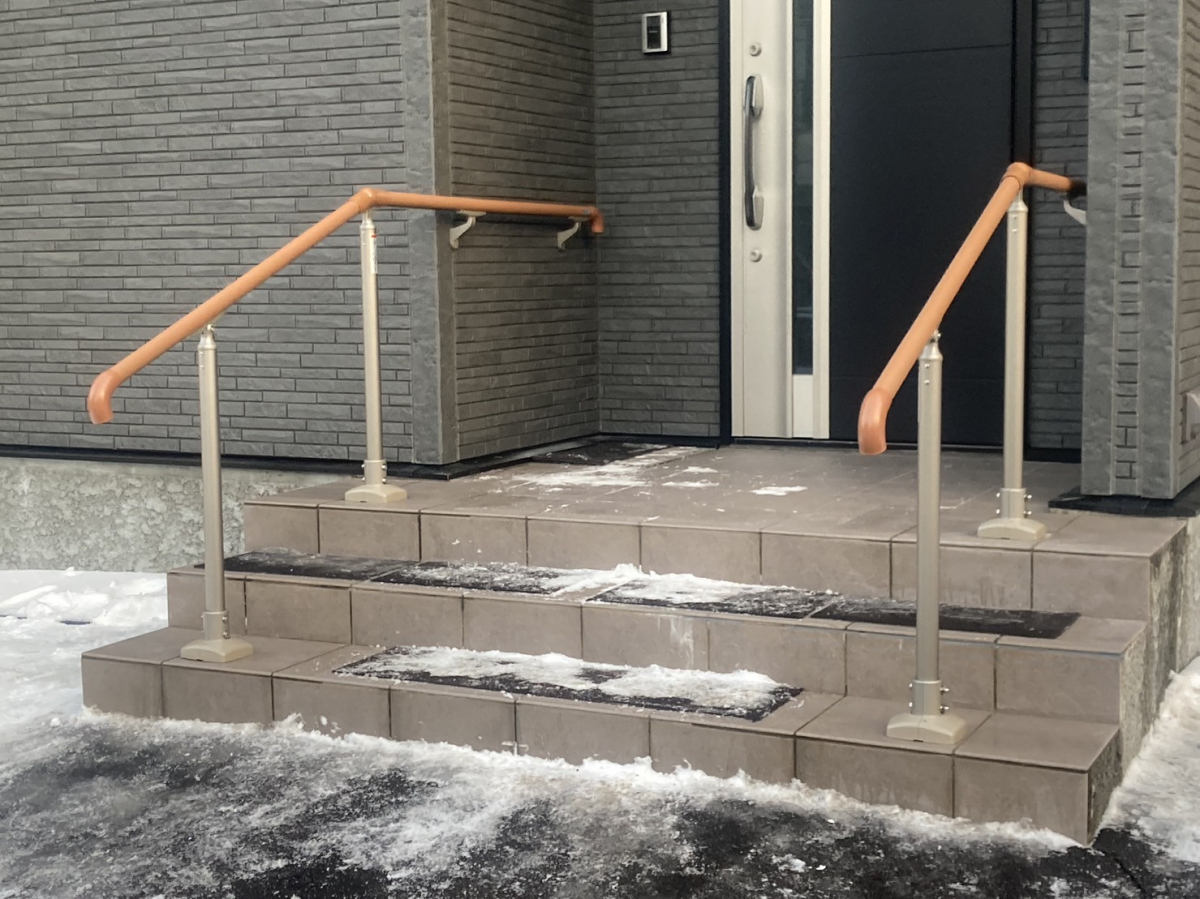 米塚硝子店の階段が滑って危ないので、歩行補助手すりを取付けさせていただきました！！の施工後の写真1