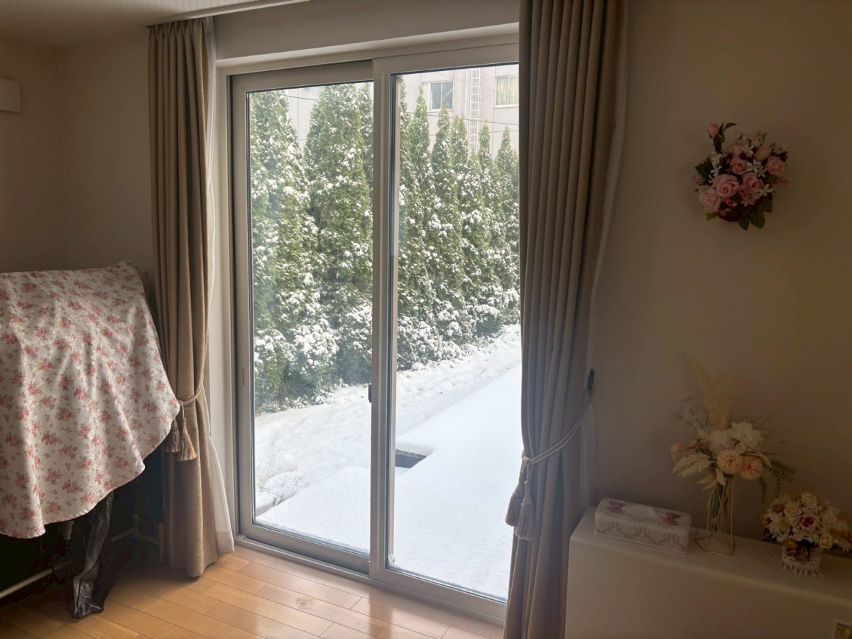 米塚硝子店の【内窓リフォーム】補助金を活用して冬の寒さを一気に解決しましたの施工前の写真2