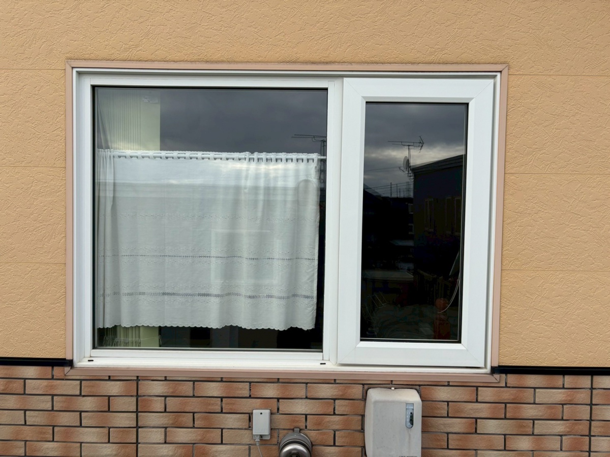 米塚硝子店の【室蘭・登別】ペアガラスからトリプルガラスに交換！補助金対応の高性能窓リフォームの施工前の写真2