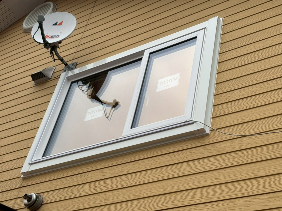 米塚硝子店の先進的窓リノベ２０２６にも対応！！外壁を壊さない窓のカバー工法施工事例の施工後の写真1