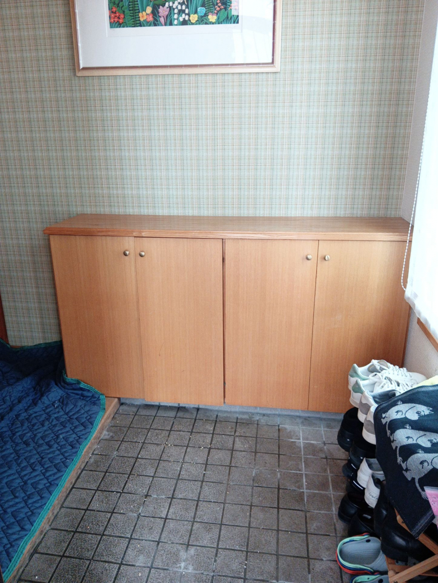 米塚硝子店の【室蘭市】玄関収納をLIXILラシッサに交換｜施工事例の施工前の写真1