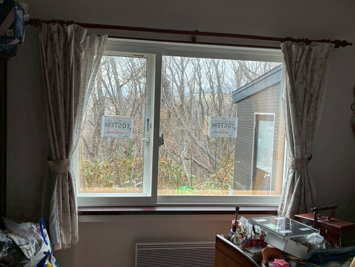 米塚硝子店の【室蘭市｜施工事例】先進的窓リノベを活用した内窓設置工事で、冬の寒さと結露を解消！の施工後の写真2