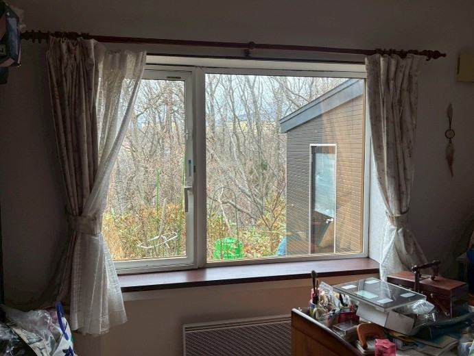 米塚硝子店の【室蘭市｜施工事例】先進的窓リノベを活用した内窓設置工事で、冬の寒さと結露を解消！の施工前の写真2