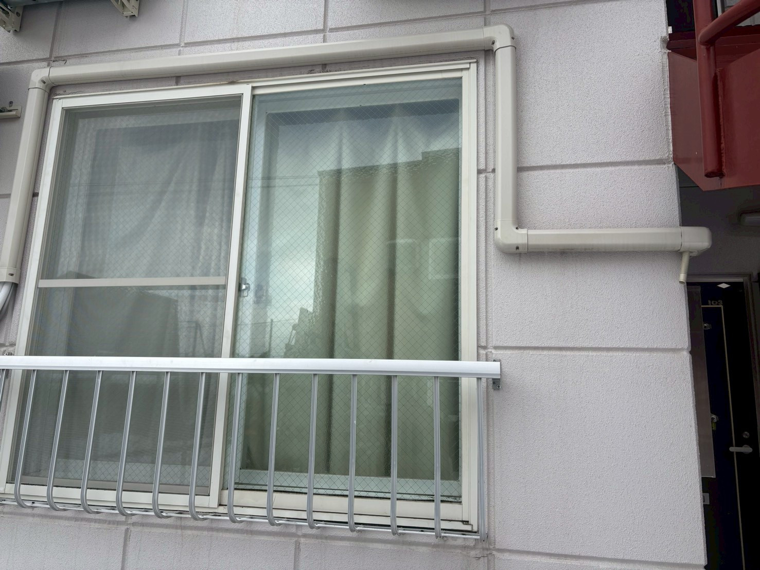 米塚硝子店の【室蘭市】網入り透明ガラスが突然ヒビ割れ？原因は“熱割れ”でした｜ガラス交換施工事例の施工後の写真2