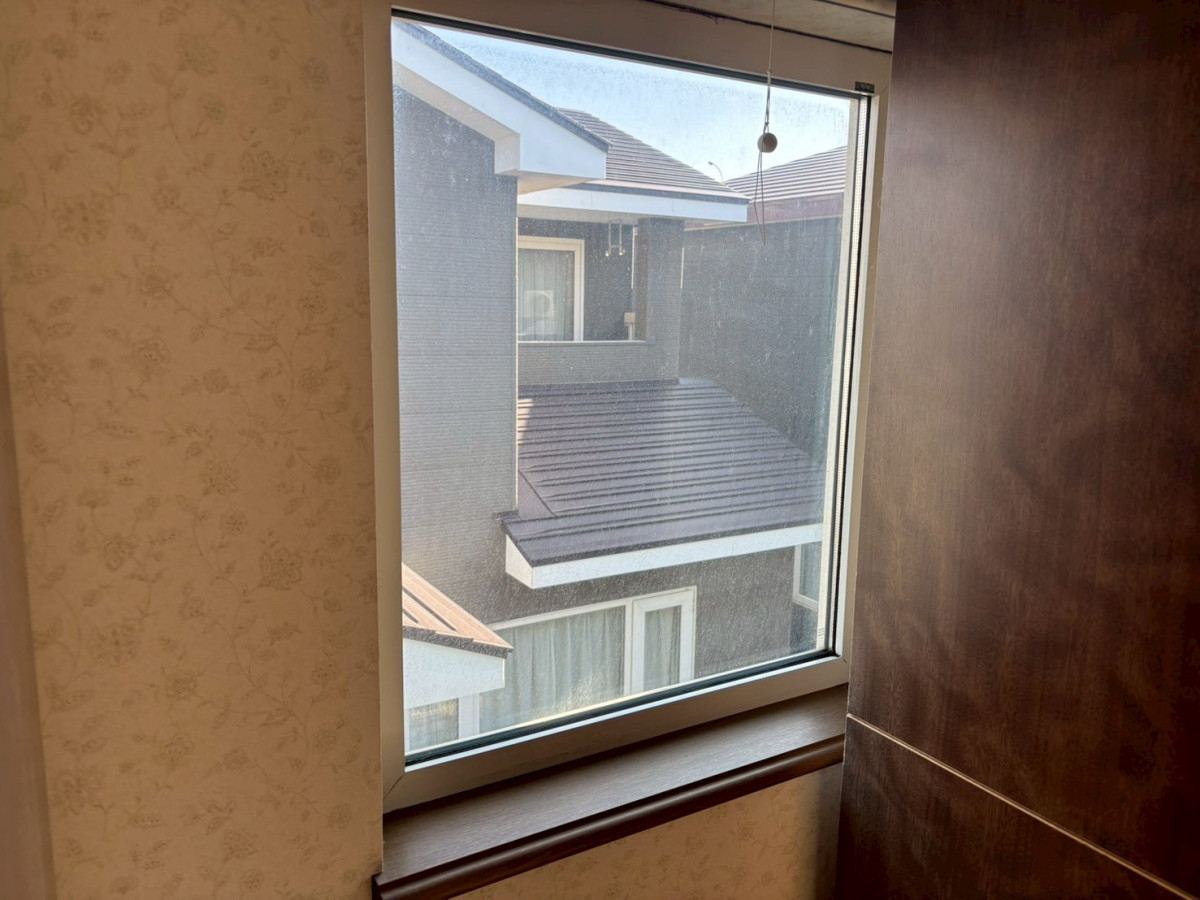 米塚硝子店の【室蘭市】施工事例｜先進的窓リノベを活用した内窓設置工事（LIXILインプラス）の施工前の写真2