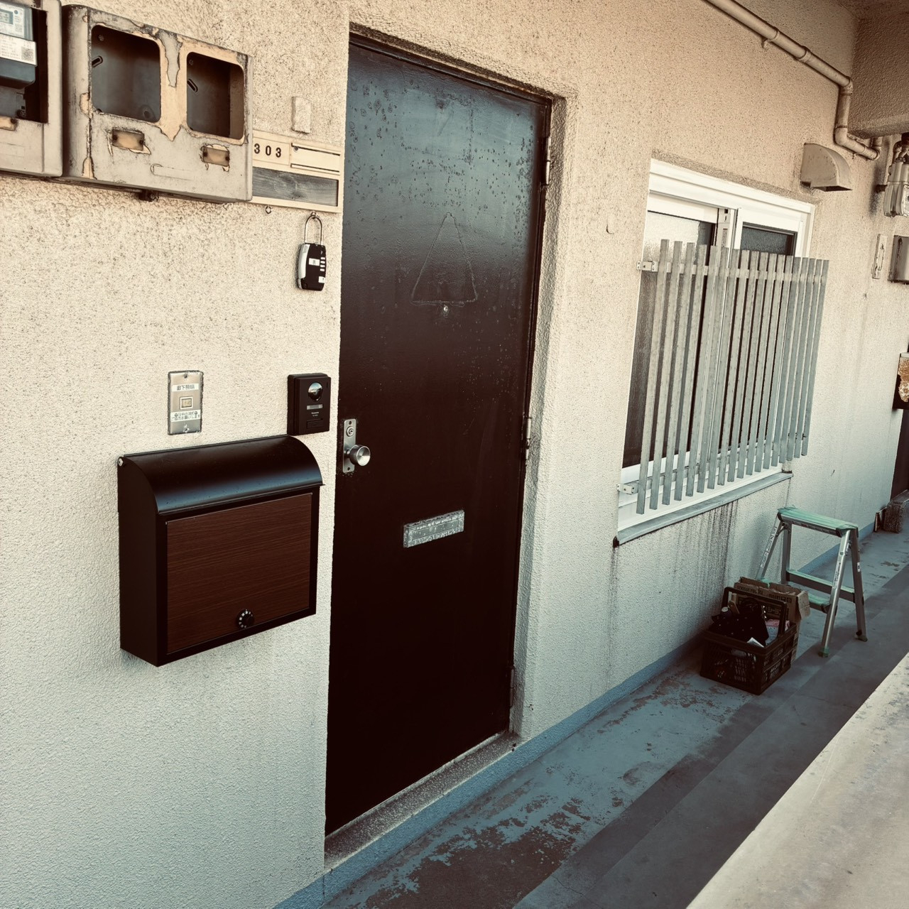 米塚硝子店の【室蘭市】錆びて開かない玄関ドアを一新！カバー工法でスムーズ＆安心な入口への施工前の写真1