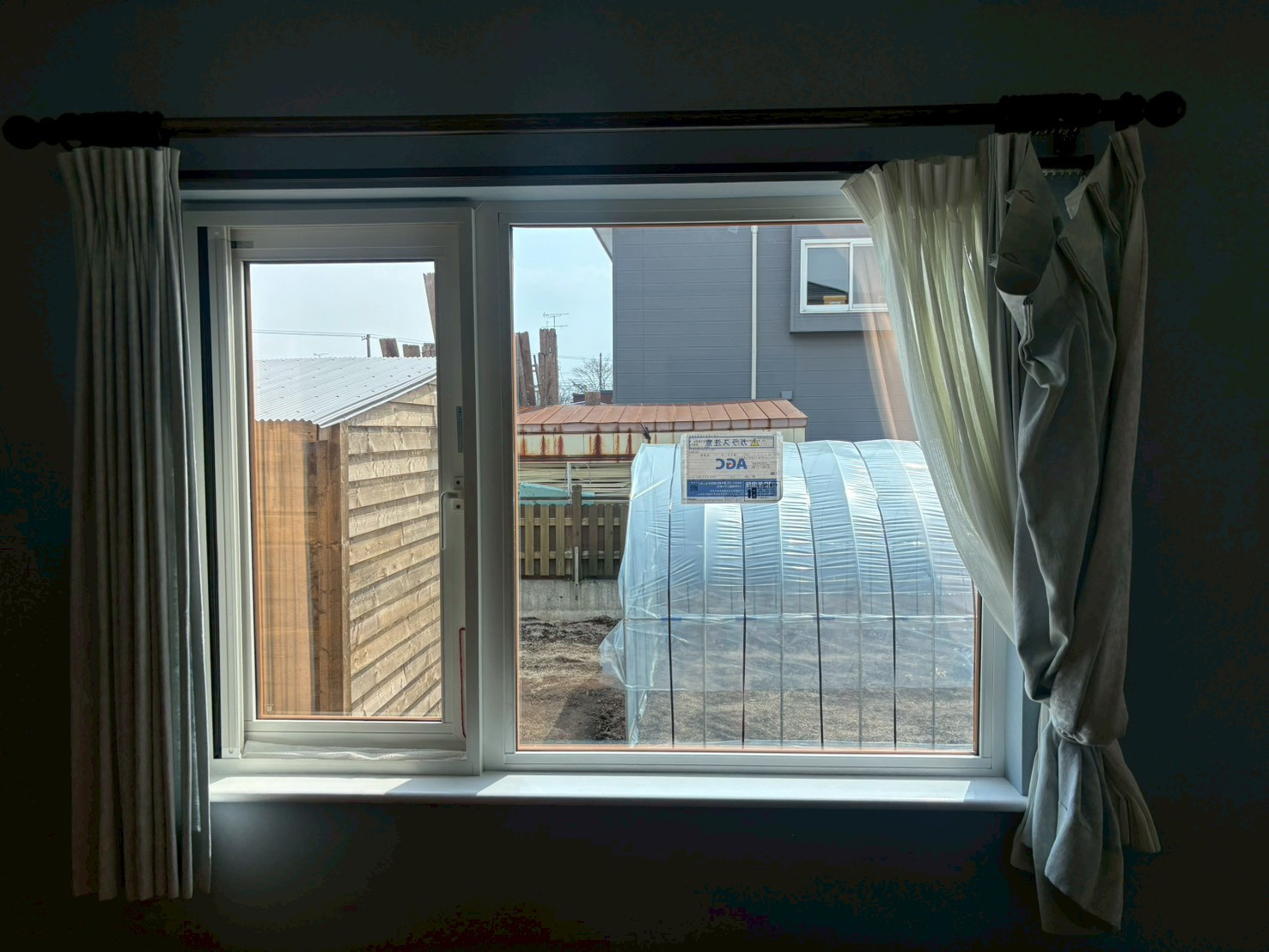 米塚硝子店の【室蘭市】内部結露した複層ガラスを高断熱複層ガラスへ交換｜見えない劣化に要注意！の施工後の写真1