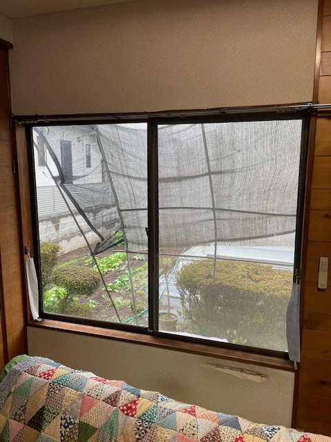 阿波屋商店の断熱に為内窓設置致しました。の施工前の写真1