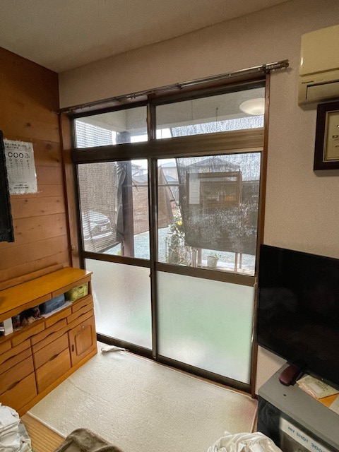阿波屋商店の断熱に為内窓設置致しました。の施工前の写真2
