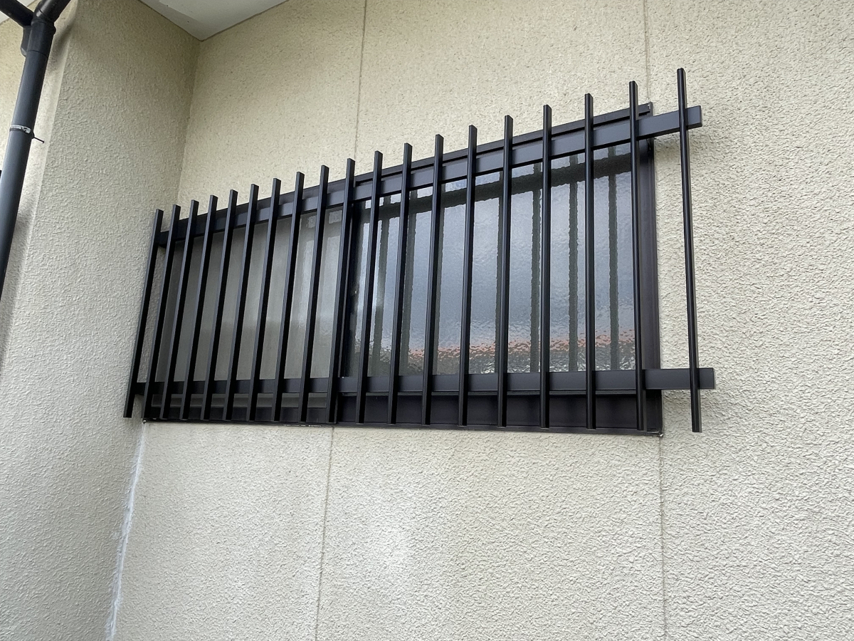 阿波屋商店の窓面格子取付致しました。の施工後の写真1