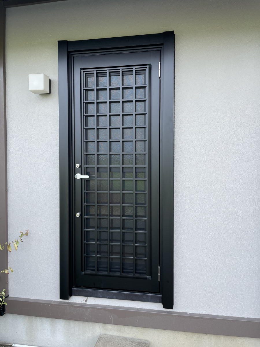 阿波屋商店の勝手口を新しくして、防犯＆断熱アップ！の施工後の写真1