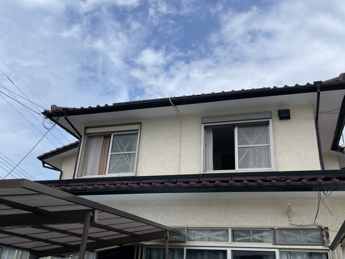 阿波屋商店の窓にシャッター後付け工事！！の施工前の写真1