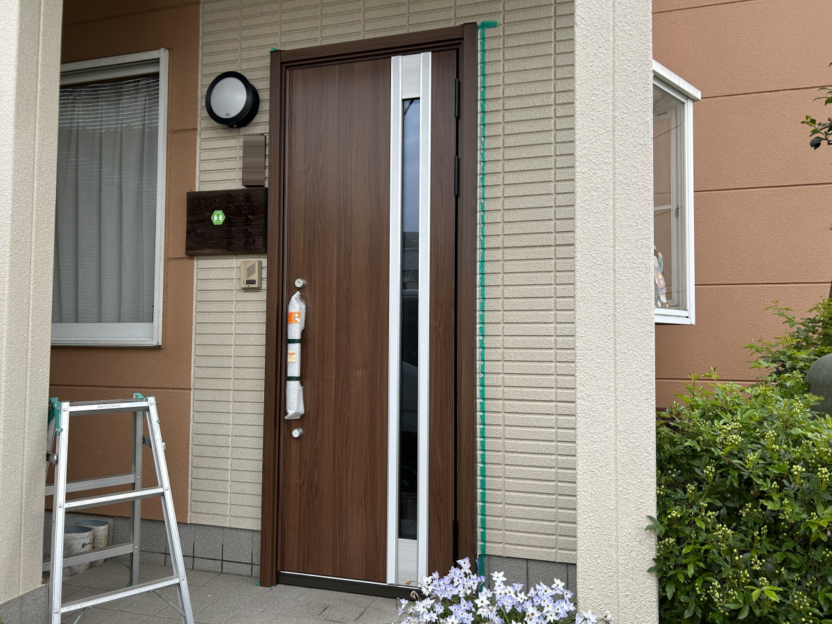 石鎚住器の玄関ドア交換リシェントの施工後の写真3