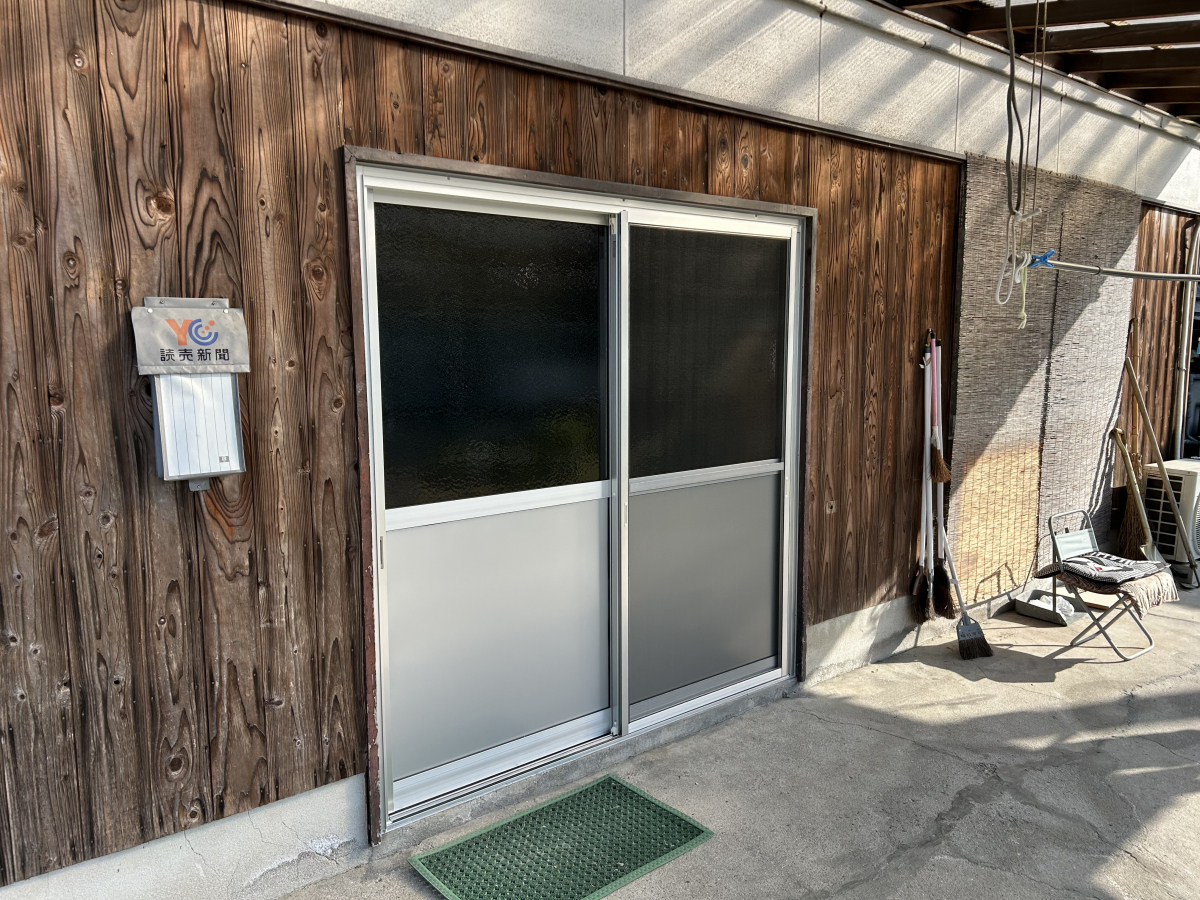 石鎚住器の店舗引き戸の施工後の写真1
