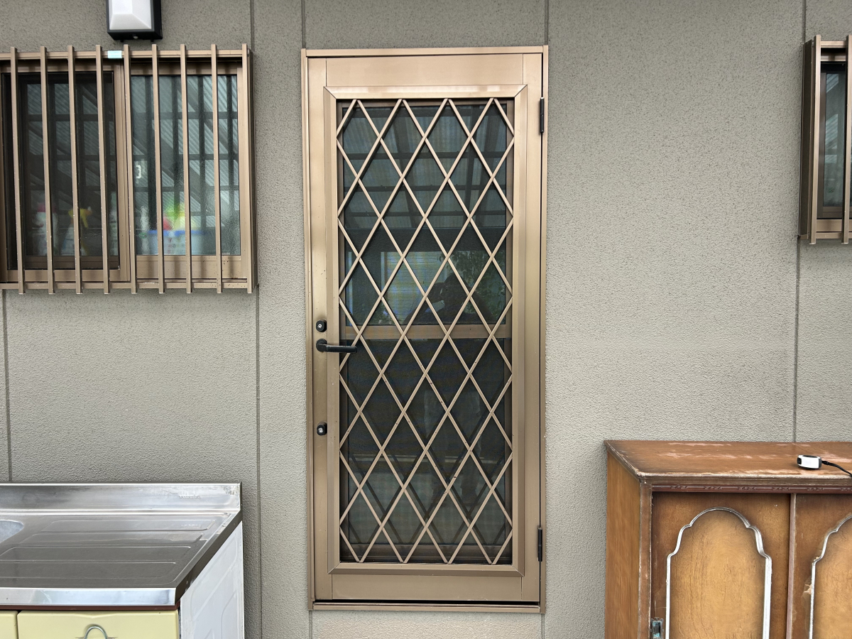 石鎚住器の勝手口リフォームの施工前の写真1