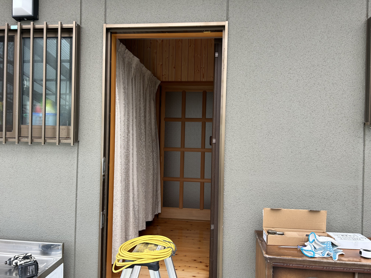 石鎚住器の勝手口リフォームの施工前の写真3