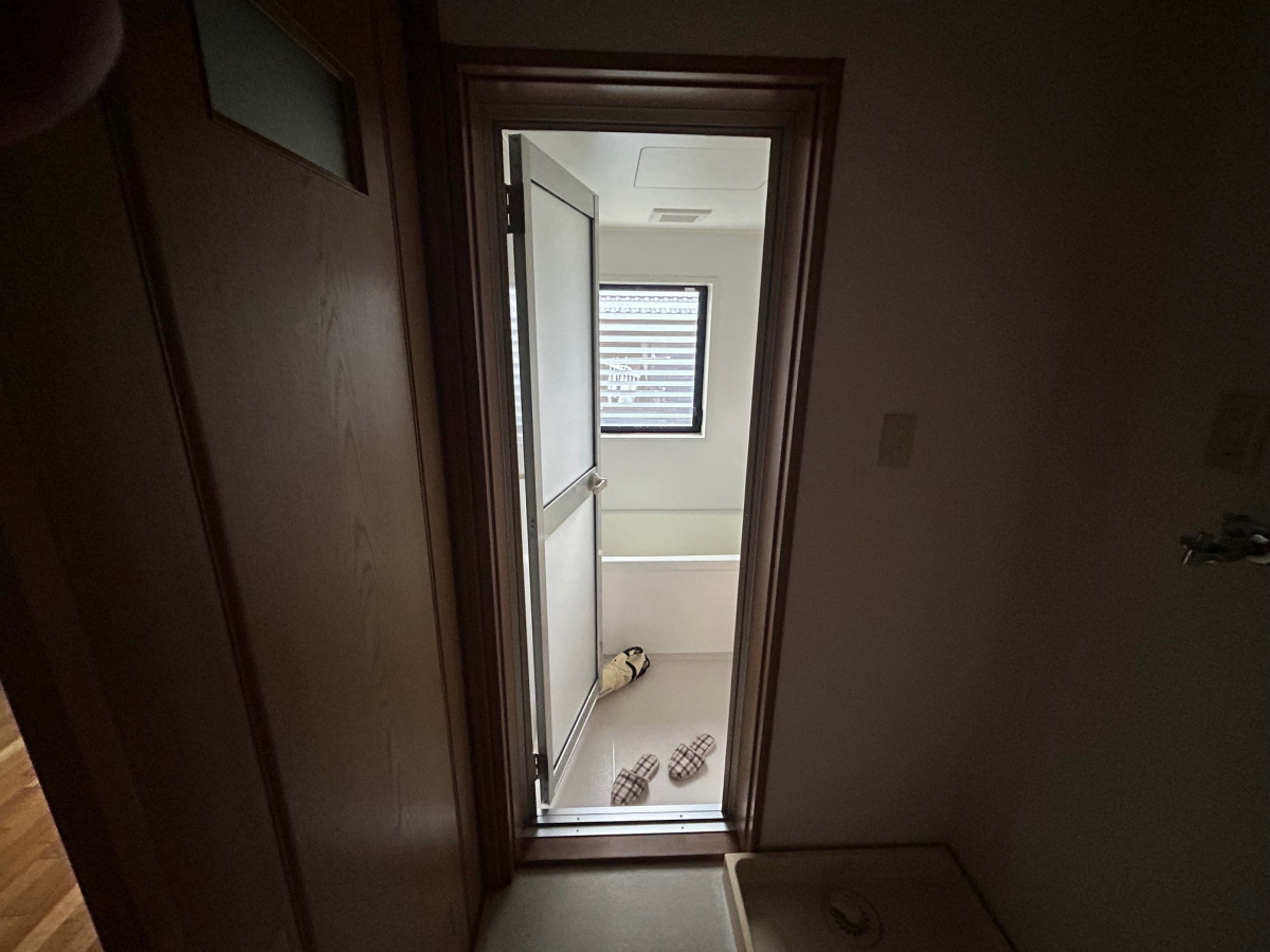 石鎚住器の浴室ドアカバー工法の施工後の写真2