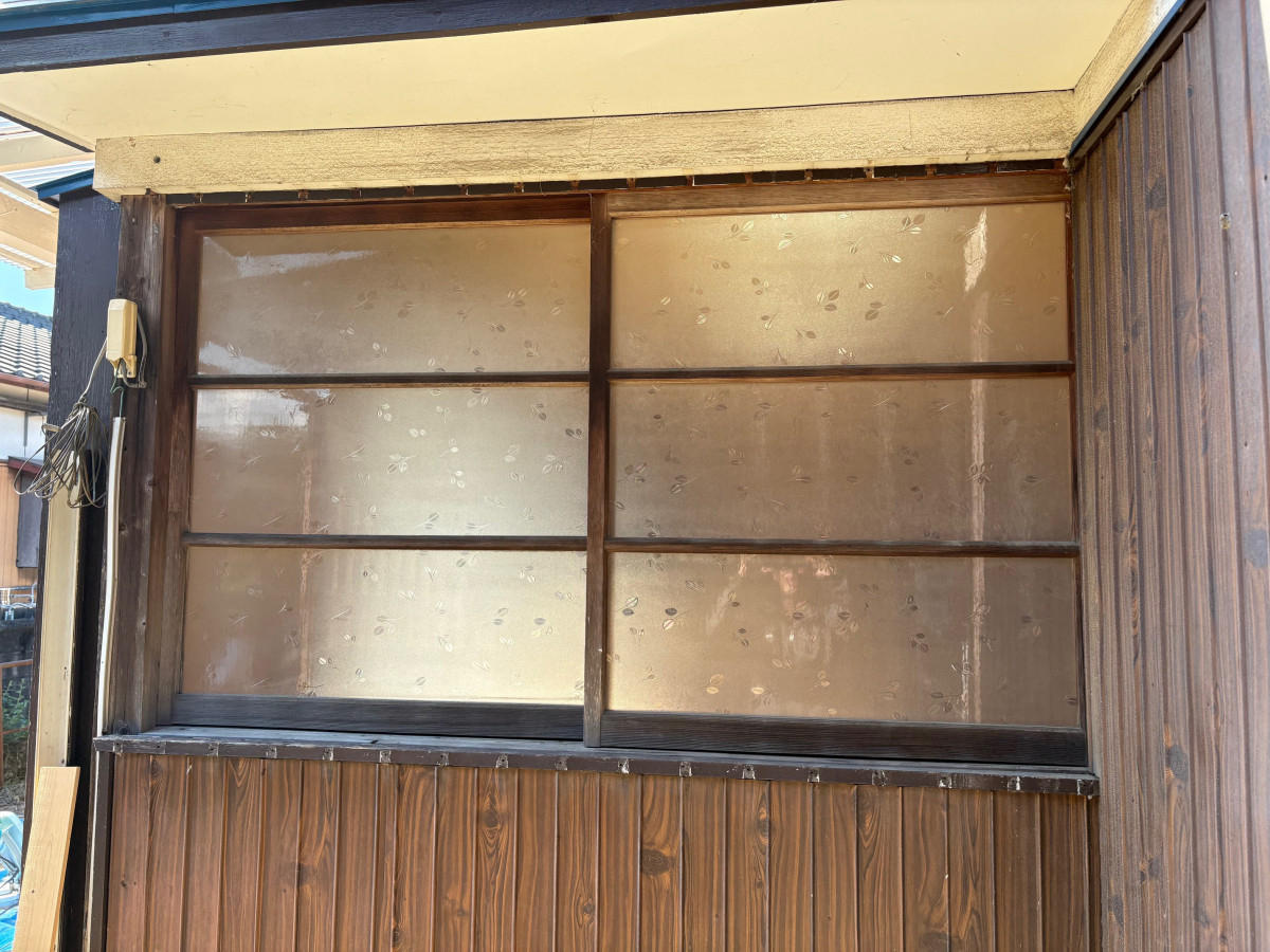 石鎚住器の戸建借家サッシ交換の施工前の写真2