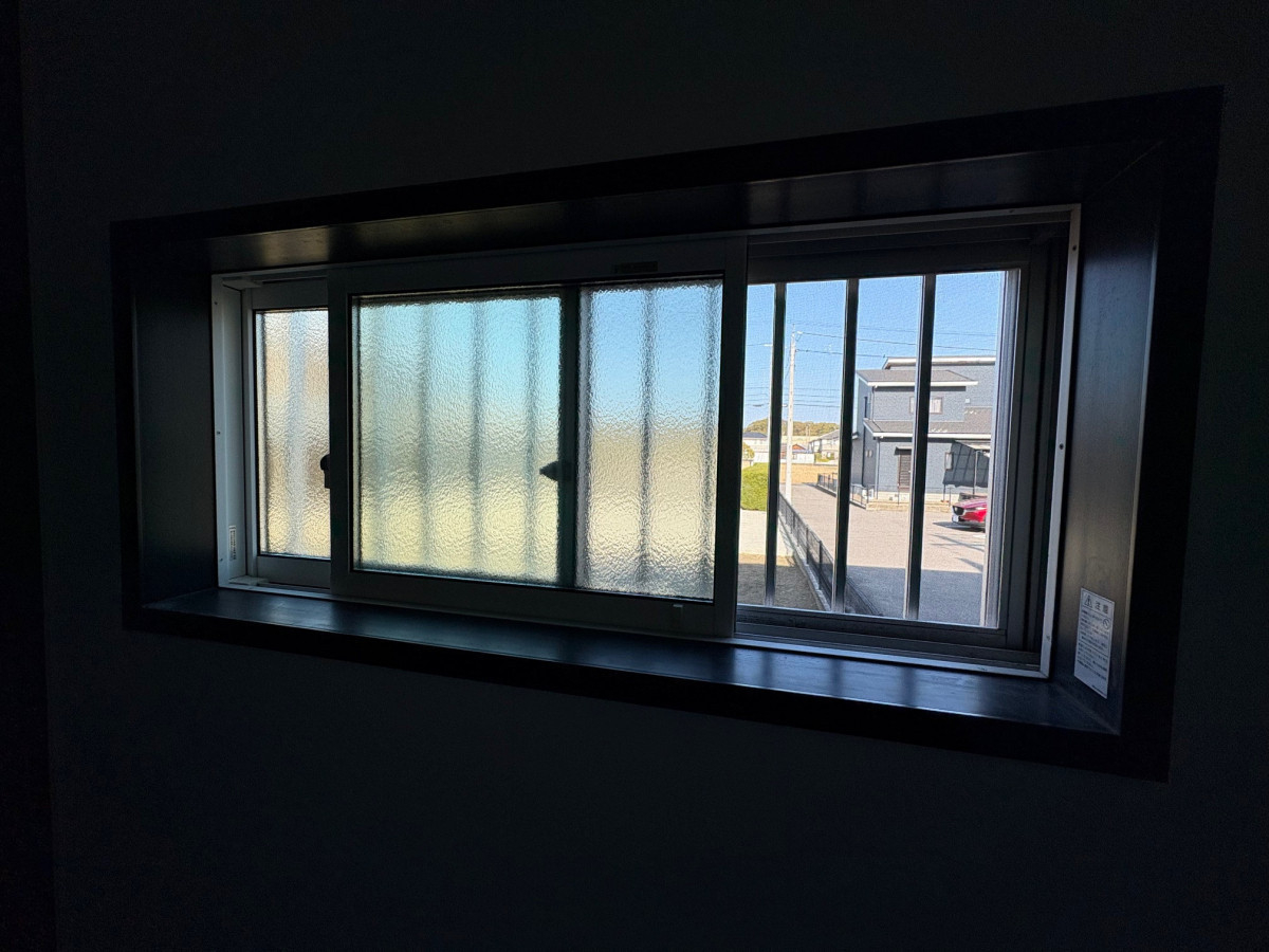 石鎚住器の内窓3箇所設置の施工前の写真1