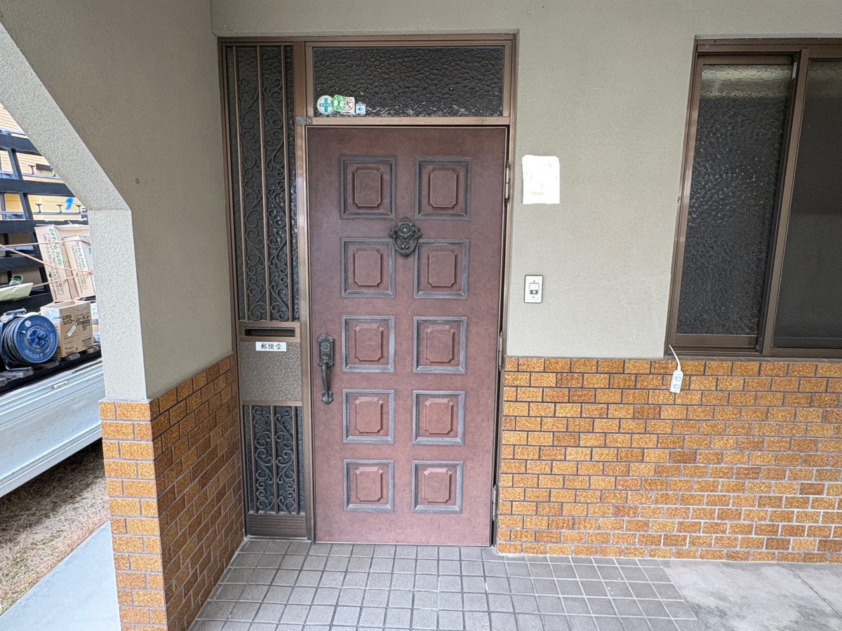 石鎚住器の玄関リフォームの施工前の写真1