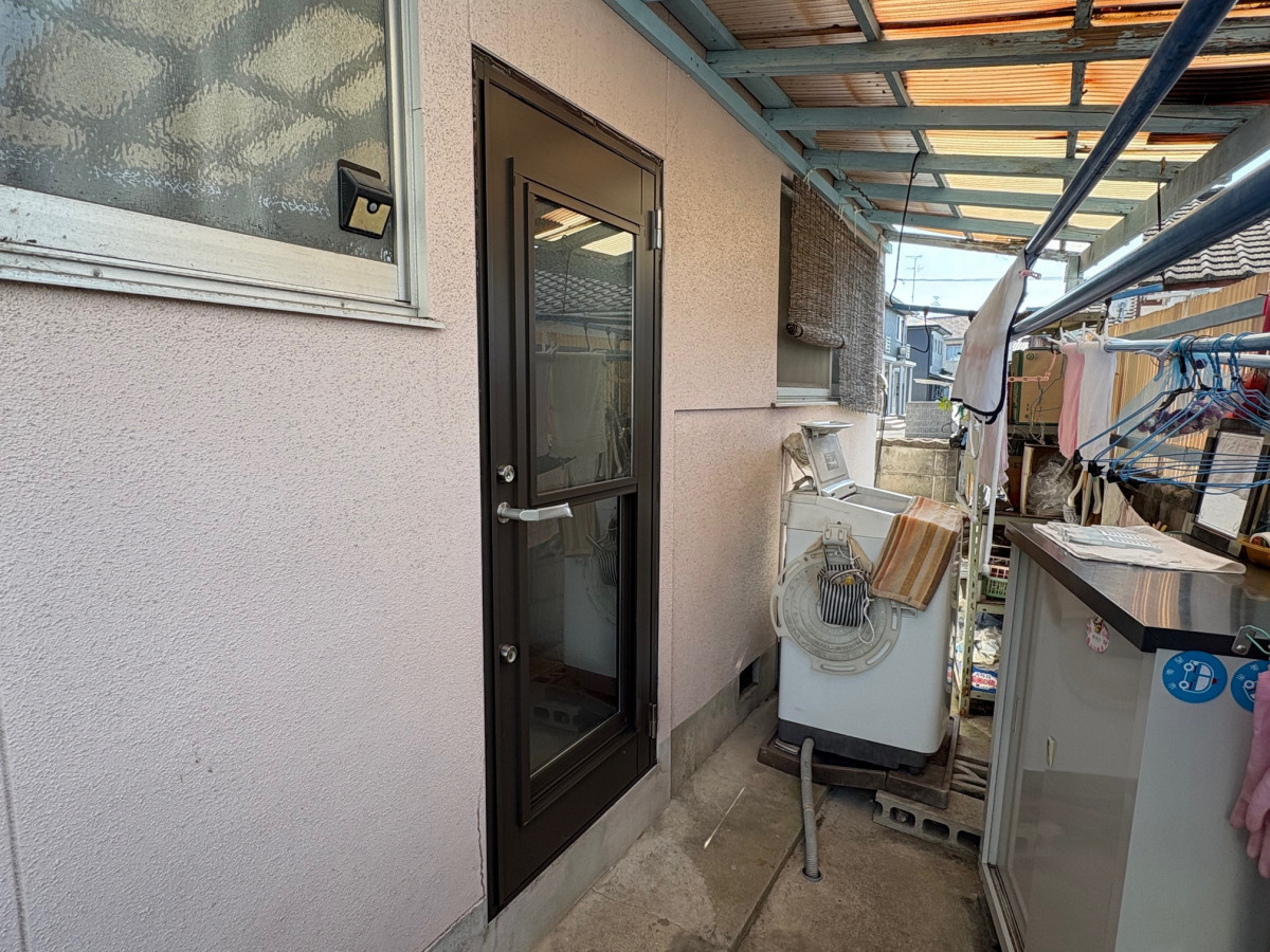 石鎚住器の勝手口リフォームリシェント勝手口ドアの施工後の写真2