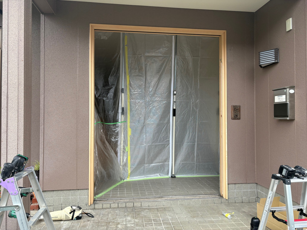 石鎚住器の和モダンな玄関引戸に交換‼の施工前の写真3
