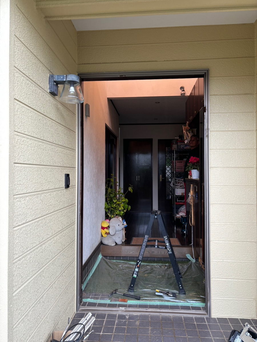 とりい建具のカバー工法　玄関ドア取替の施工前の写真2