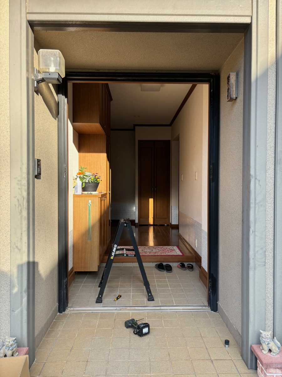とりい建具のカバー工法　玄関ドア取替の施工前の写真2