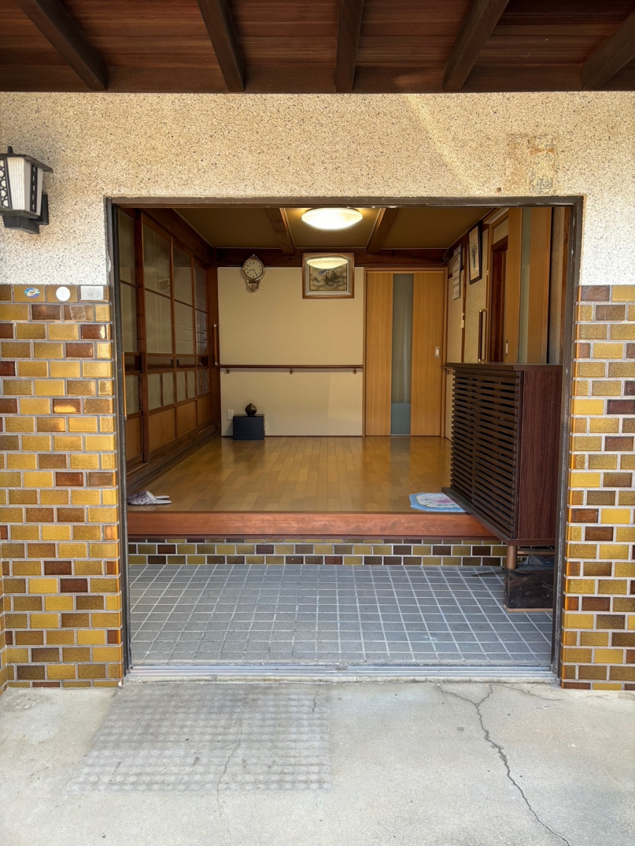 とりい建具の玄関引戸取替　カバー工法の施工前の写真3