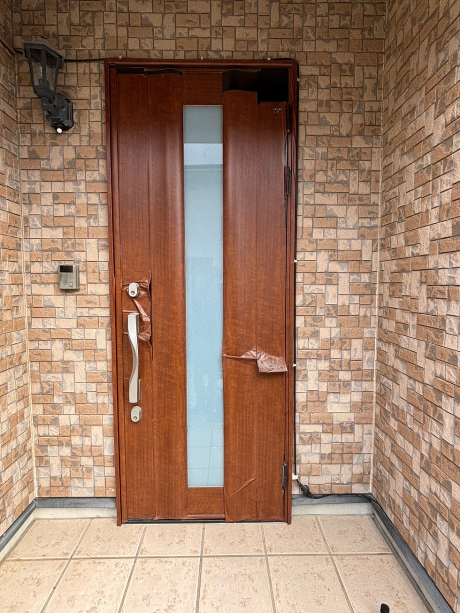 とりい建具の玄関ドア 取替の施工前の写真1